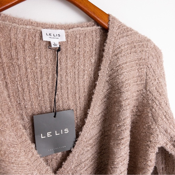 LE LIS . Criss Cross Surplice Cropped Sweater - Picture 5 of 11